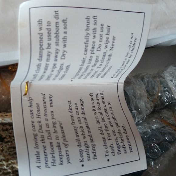 Duck House Heirloom doll Isabelle in box - Picture 5 of 8